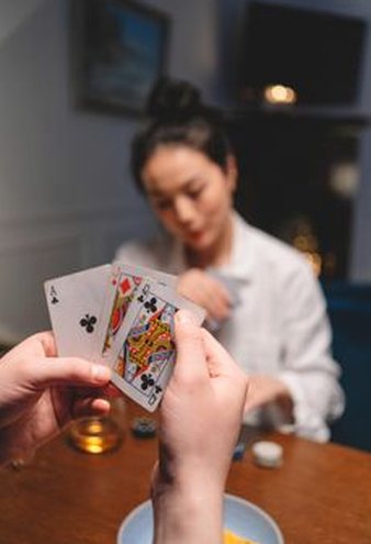 tứ sắc Debet